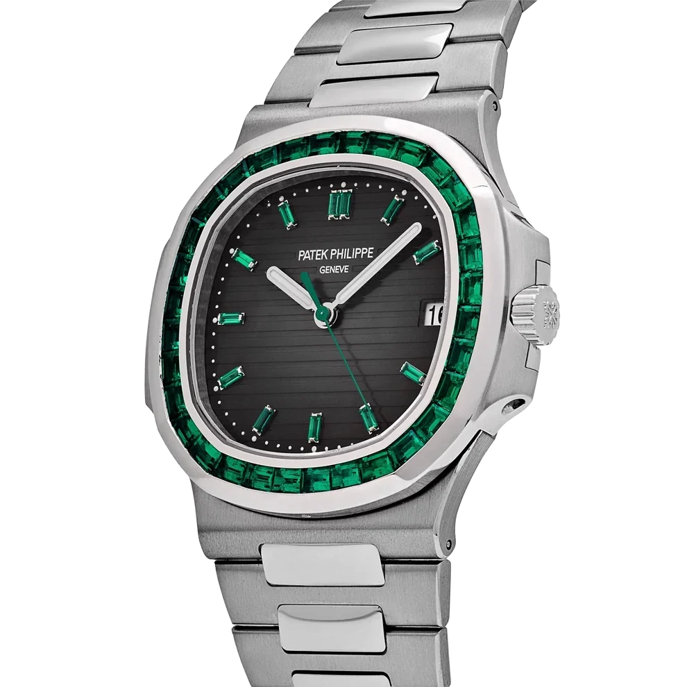 Nautilus 40mm 5711/113P-001 Platinum Charcoal Gray Dial Emerald Bezel