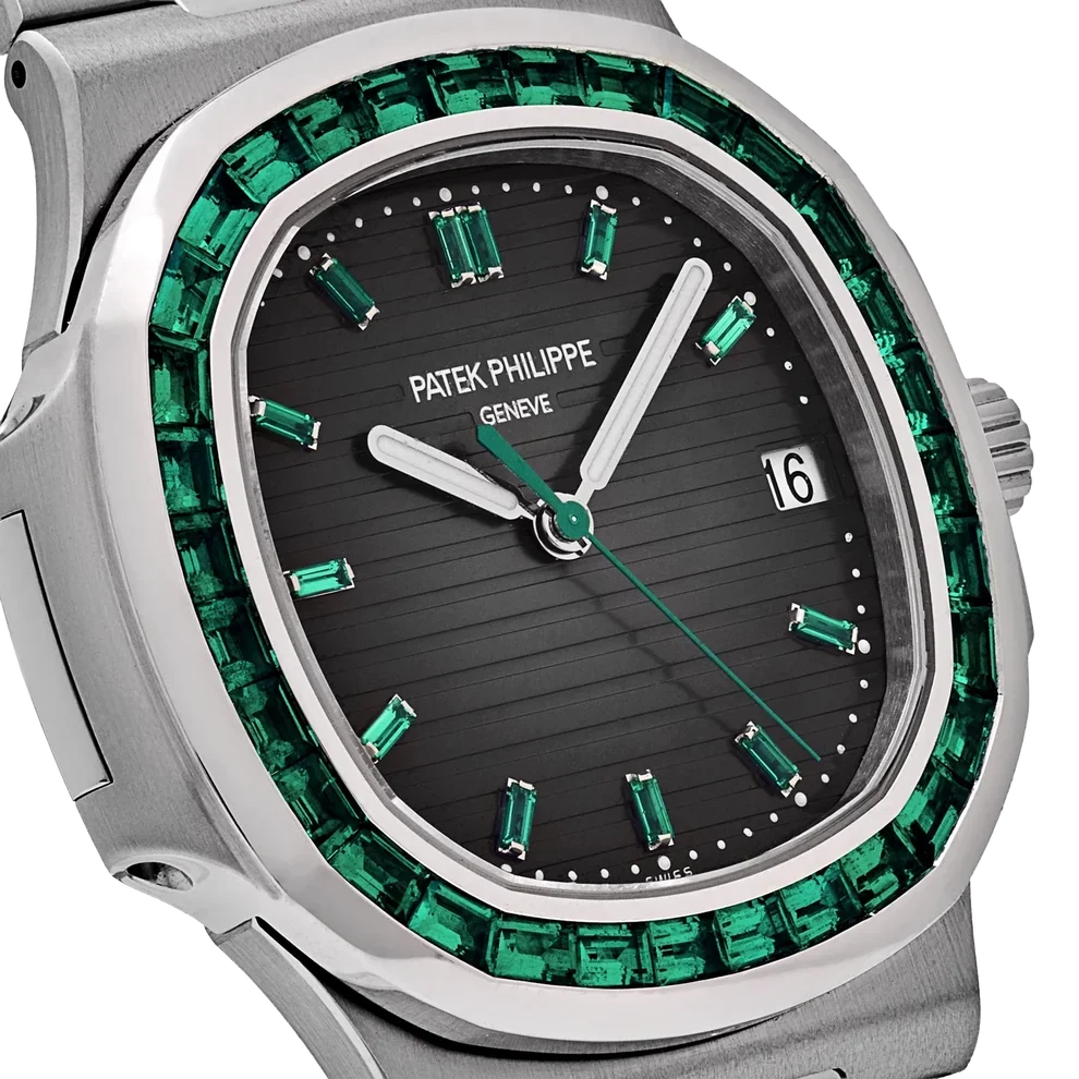 Nautilus 40mm 5711/113P-001 Platinum Charcoal Gray Dial Emerald Bezel