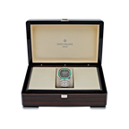 Nautilus 40mm 5711/113P-001 Platinum Charcoal Gray Dial Emerald Bezel