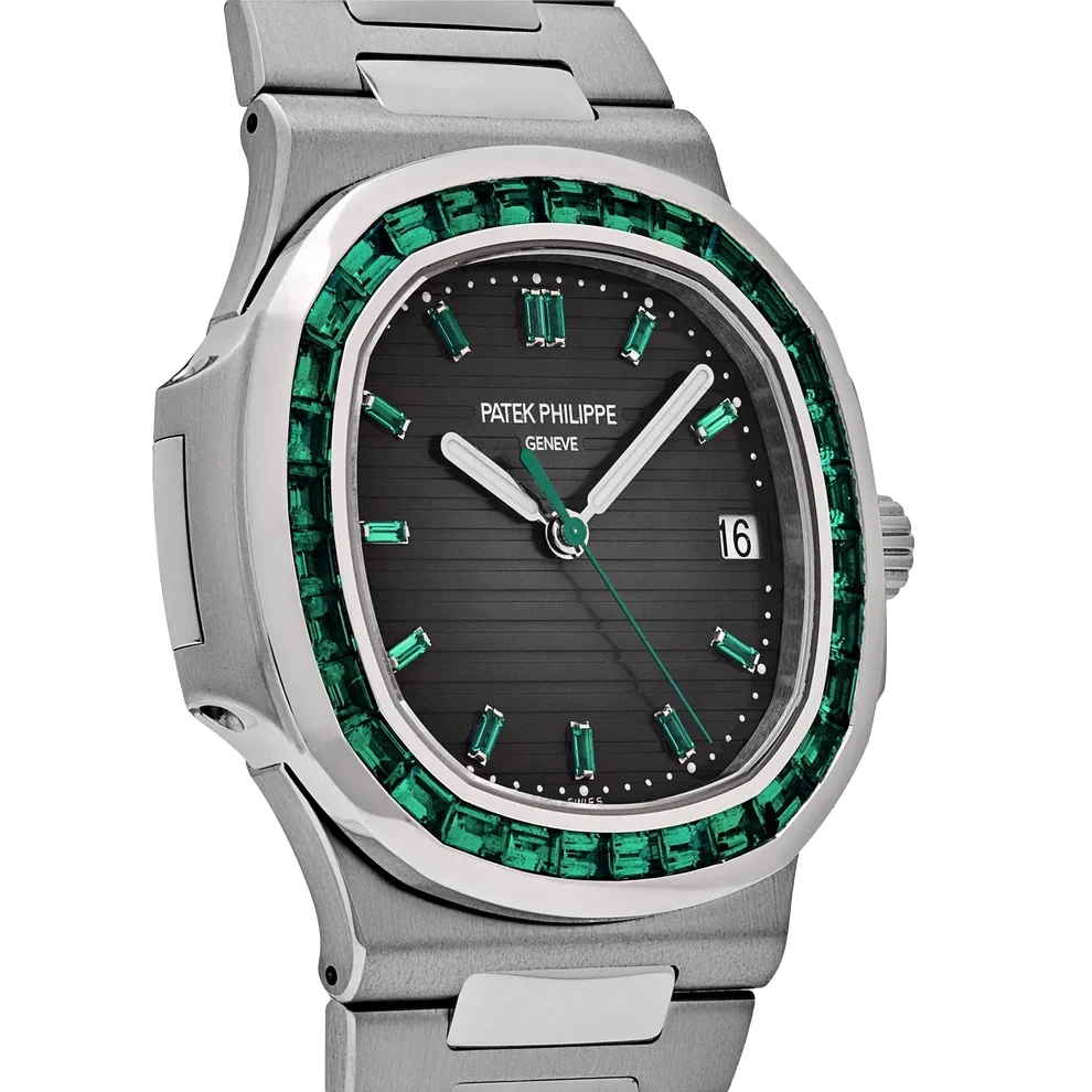 Nautilus 40mm 5711/113P-001 Platinum Charcoal Gray Dial Emerald Bezel